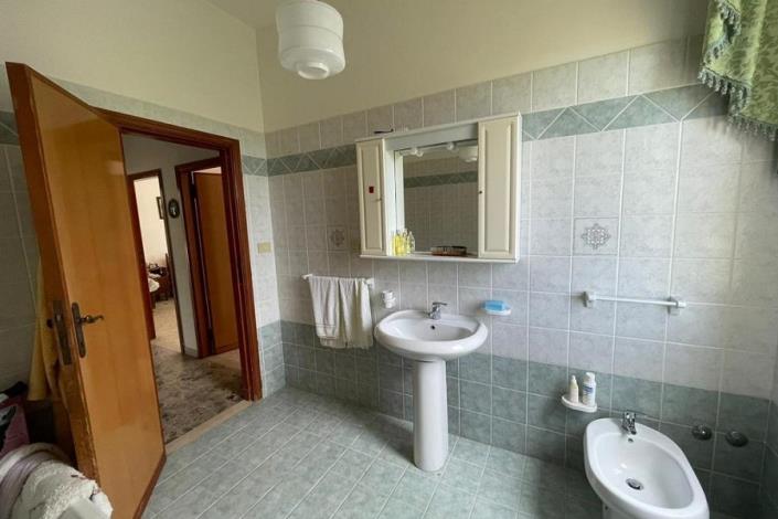 Image No.13-3 Bed Country House for sale