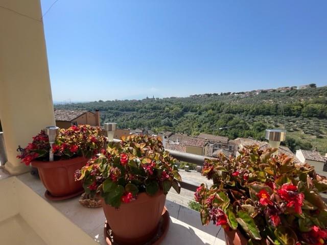 Image No.22-3 Bed Townhouse for sale