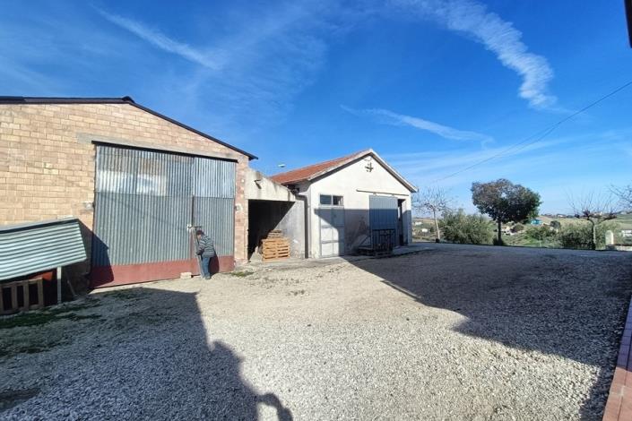 Image No.15-5 Bed Farmhouse for sale