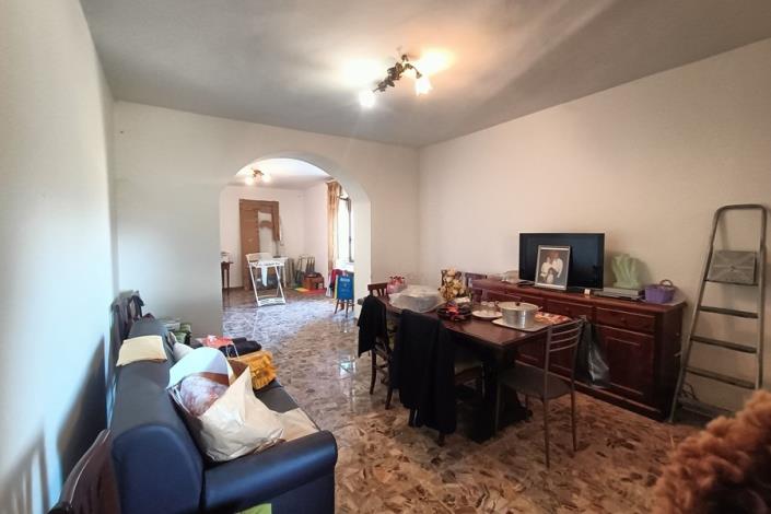 Image No.17-5 Bed Farmhouse for sale