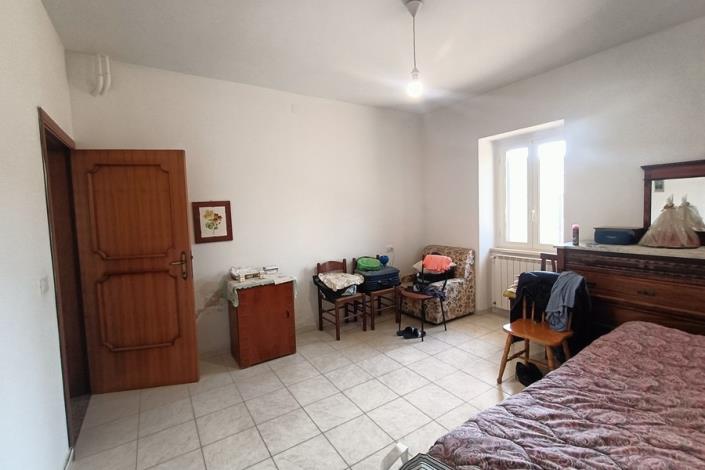 Image No.19-5 Bed Farmhouse for sale