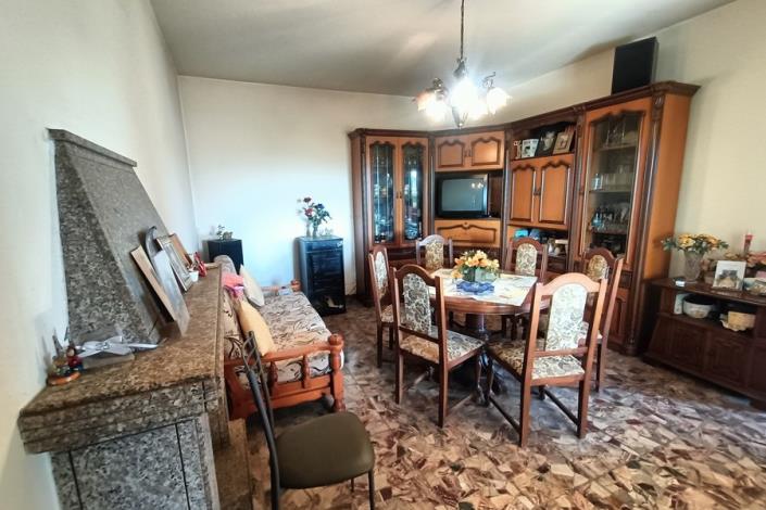 Image No.22-5 Bed Farmhouse for sale