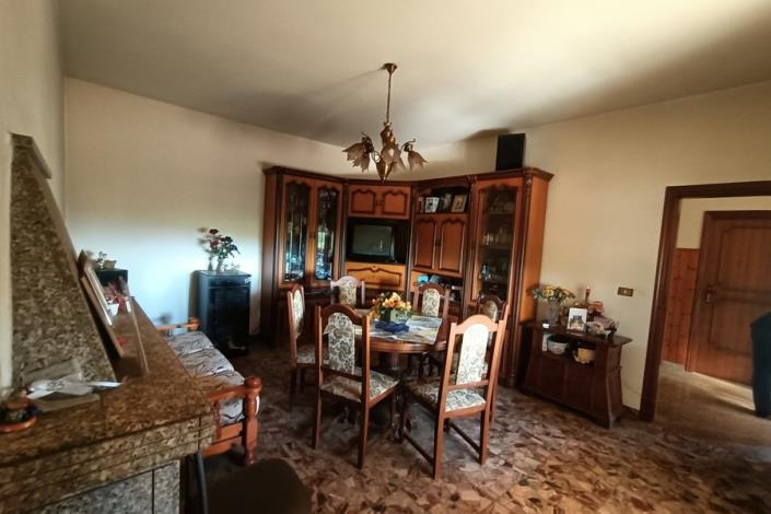 Image No.23-5 Bed Farmhouse for sale