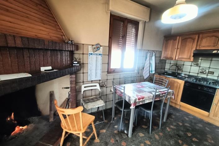 Image No.25-5 Bed Farmhouse for sale