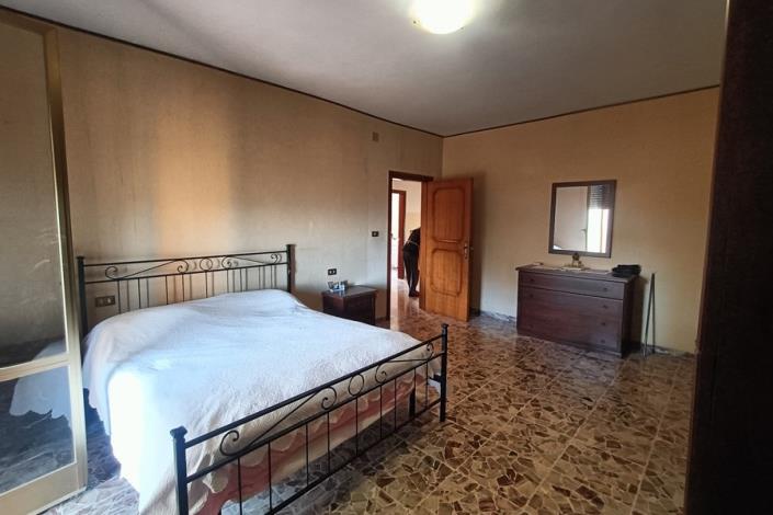 Image No.35-5 Bed Farmhouse for sale