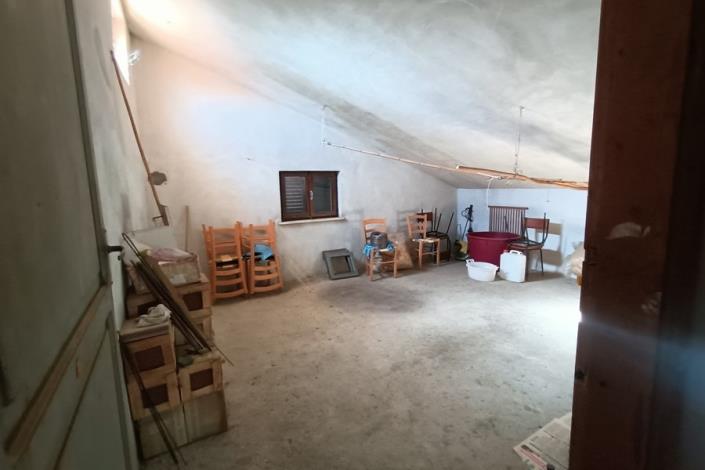 Image No.44-5 Bed Farmhouse for sale