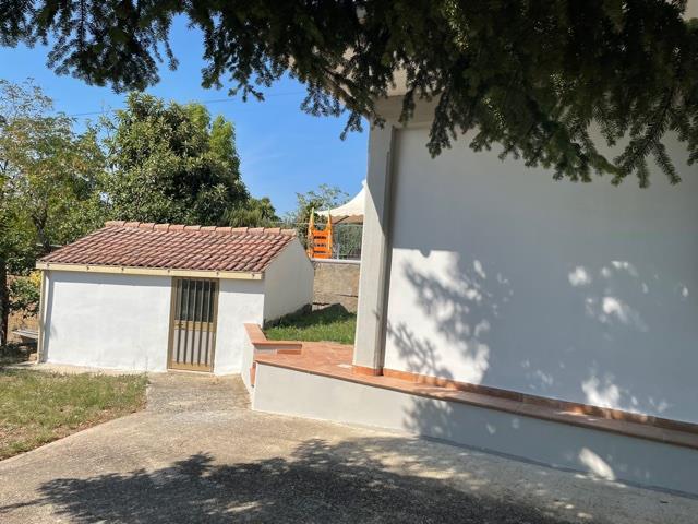 Image No.6-3 Bed Country House for sale