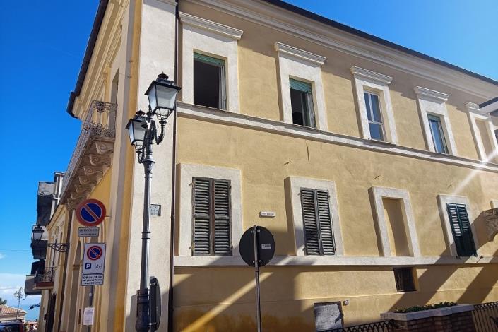 Image No.1-4 Bed Apartment for sale