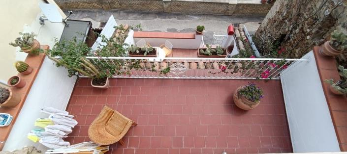 Image No.25-2 Bed Townhouse for sale