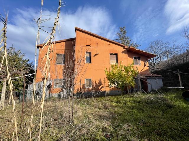 Image No.1-3 Bed Country House for sale