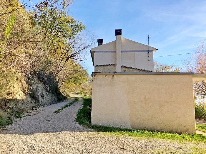 Image No.5-2 Bed Country House for sale