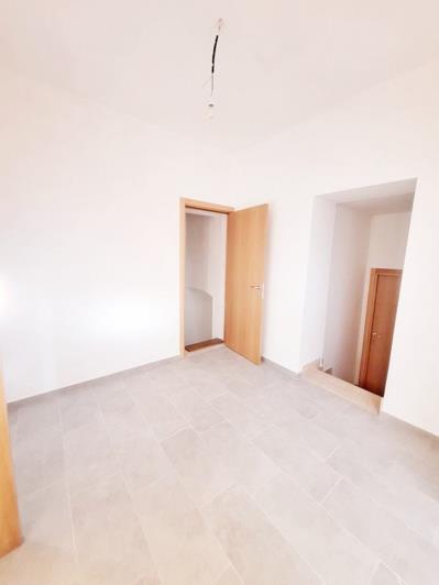 Image No.11-2 Bed Townhouse for sale