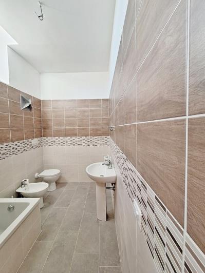 Image No.17-2 Bed Townhouse for sale