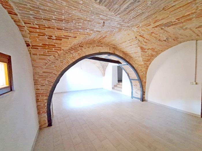 Image No.18-2 Bed Townhouse for sale