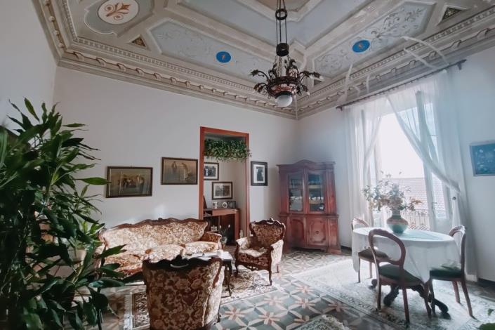 Image No.1-5 Bed Apartment for sale