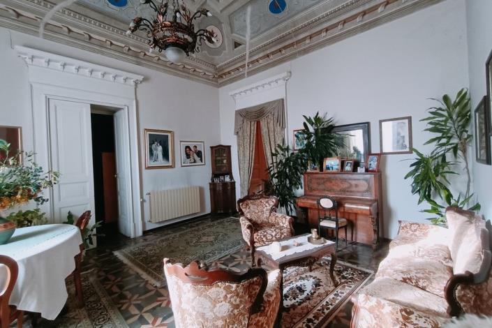 Image No.8-5 Bed Apartment for sale