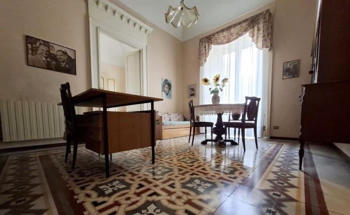 Image No.19-5 Bed Apartment for sale