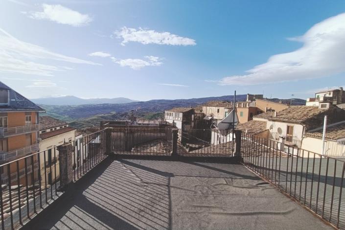 Image No.36-5 Bed Apartment for sale