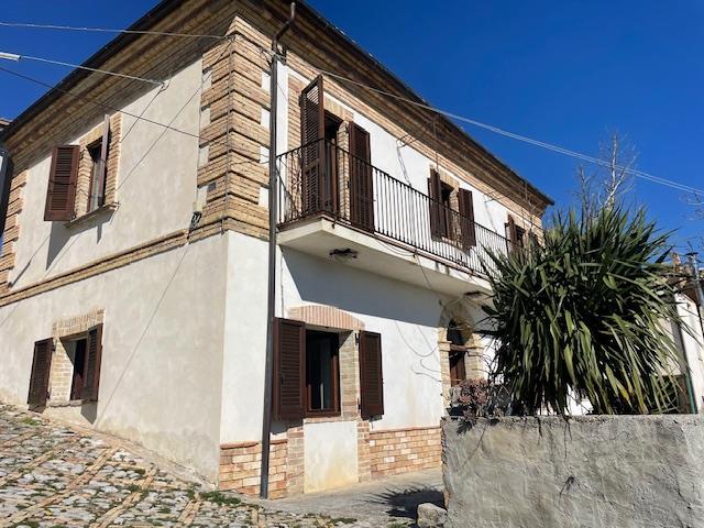 Image No.1-4 Bed Townhouse for sale
