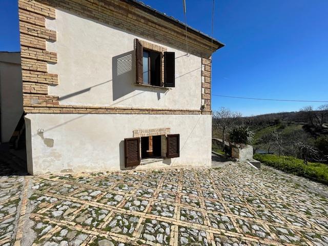 Image No.8-4 Bed Townhouse for sale