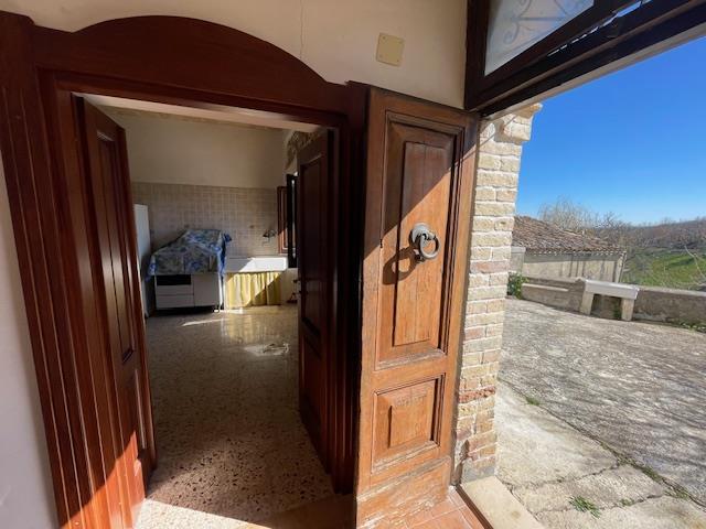 Image No.11-4 Bed Townhouse for sale