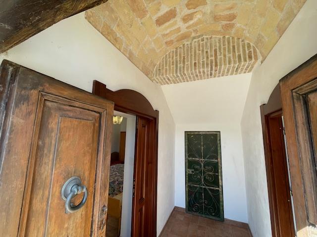 Image No.13-4 Bed Townhouse for sale