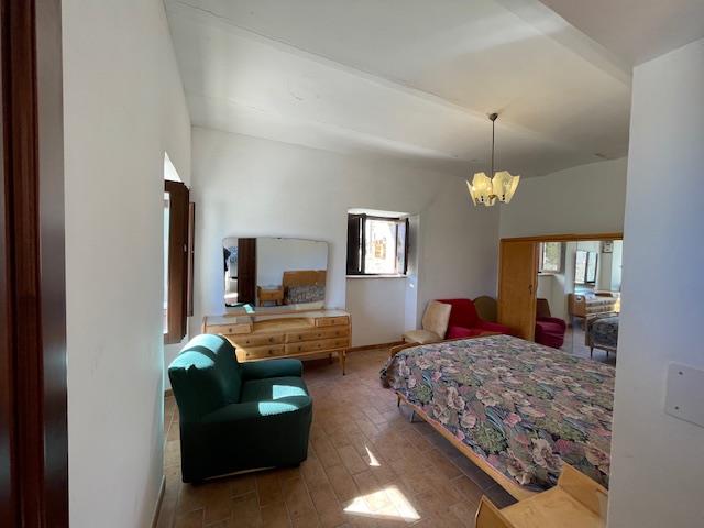 Image No.15-4 Bed Townhouse for sale