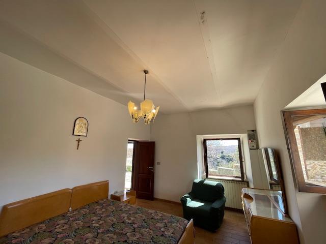 Image No.19-4 Bed Townhouse for sale