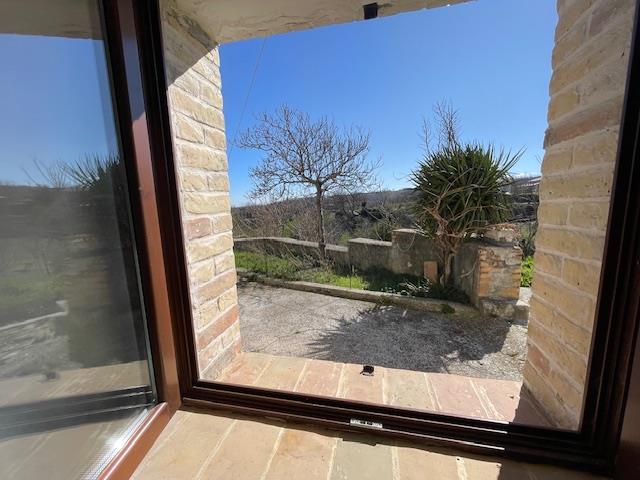 Image No.20-4 Bed Townhouse for sale