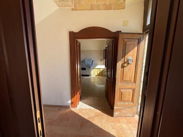 Image No.21-4 Bed Townhouse for sale