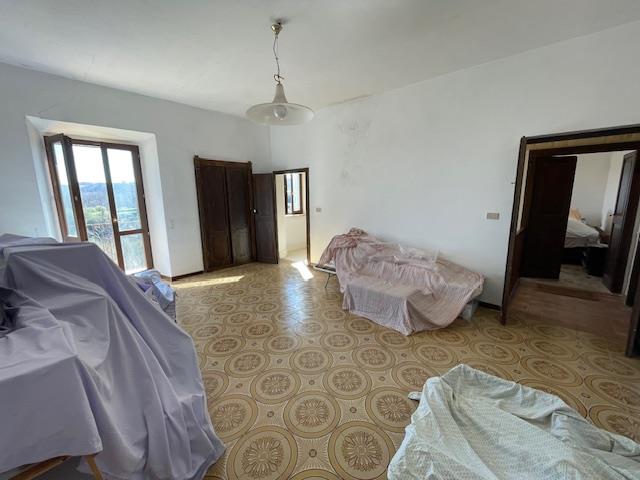 Image No.38-4 Bed Townhouse for sale