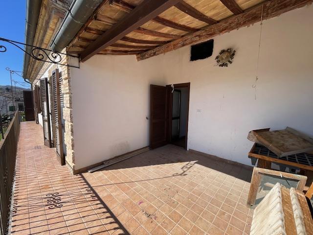 Image No.44-4 Bed Townhouse for sale