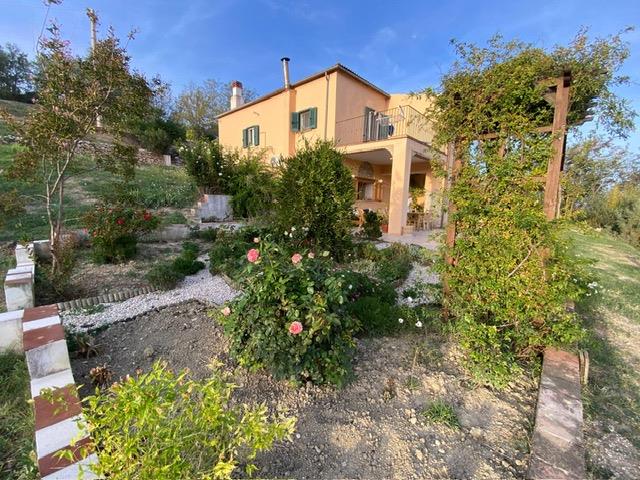 Image No.1-4 Bed Country House for sale