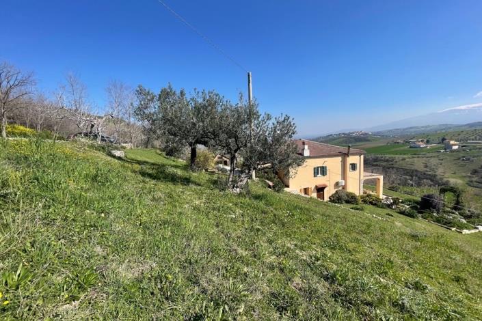 Image No.10-4 Bed Country House for sale