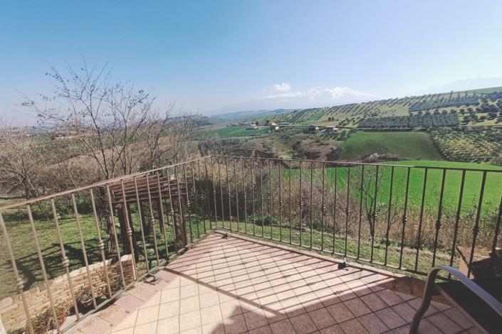 Image No.37-4 Bed Country House for sale