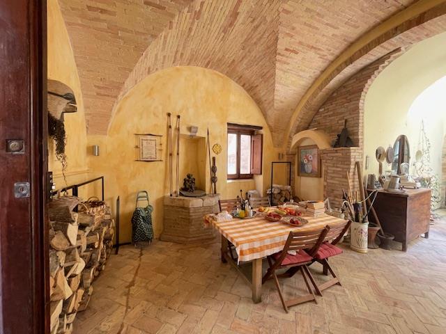 Image No.7-4 Bed Townhouse for sale