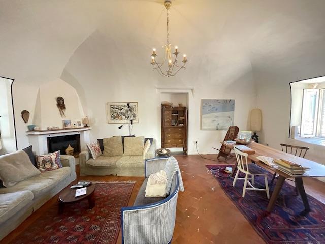 Image No.21-4 Bed Townhouse for sale