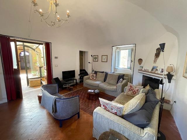 Image No.22-4 Bed Townhouse for sale