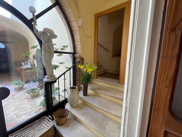 Image No.24-4 Bed Townhouse for sale