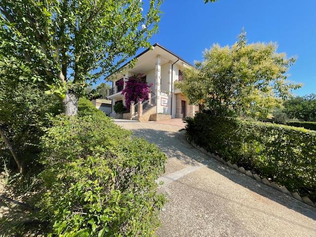 Image No.12-8 Bed Country House for sale