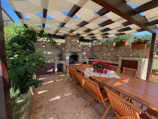 Image No.17-8 Bed Country House for sale