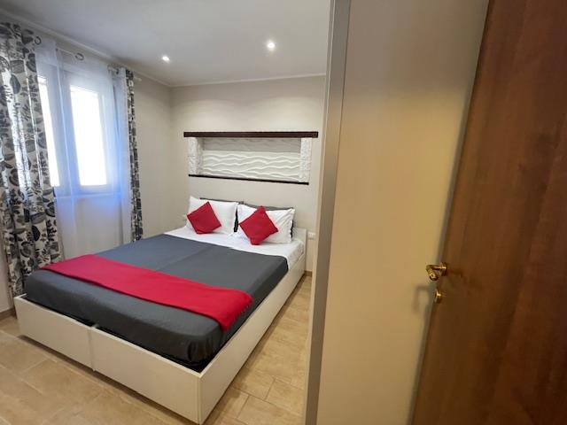 Image No.33-8 Bed Country House for sale