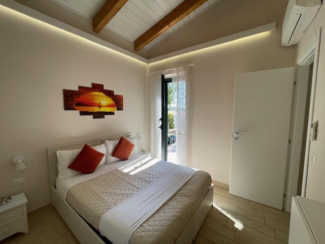 Image No.52-8 Bed Country House for sale