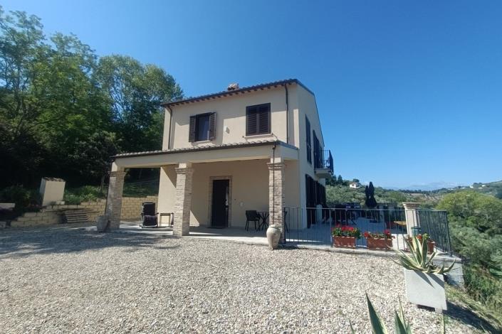 Image No.1-2 Bed Country House for sale