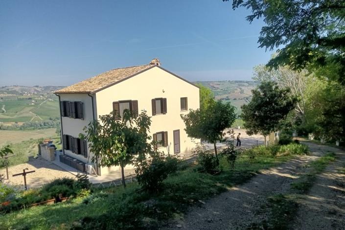 Image No.5-2 Bed Country House for sale