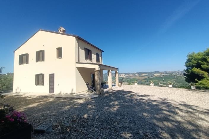 Image No.10-2 Bed Country House for sale