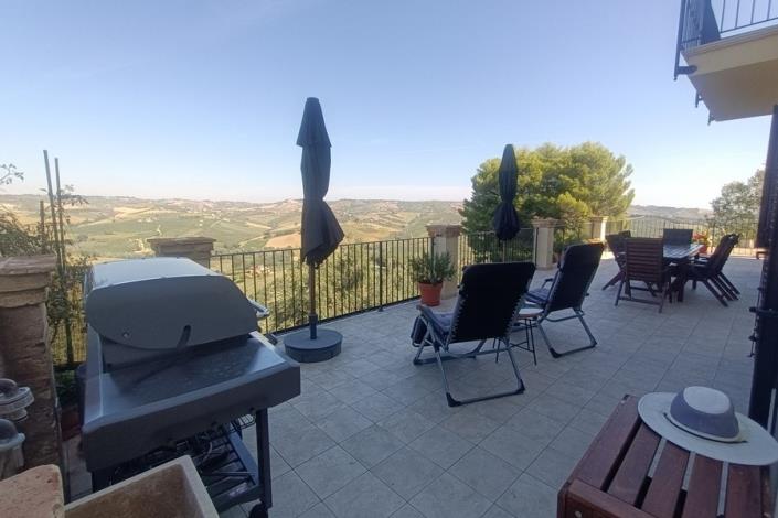 Image No.12-2 Bed Country House for sale