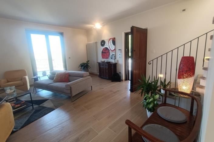 Image No.21-2 Bed Country House for sale