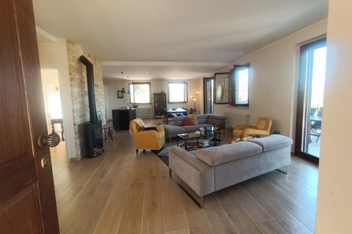 Image No.24-2 Bed Country House for sale