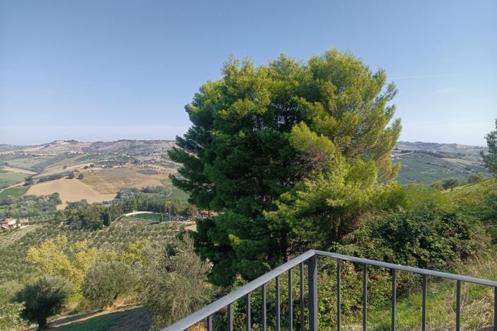 Image No.30-2 Bed Country House for sale